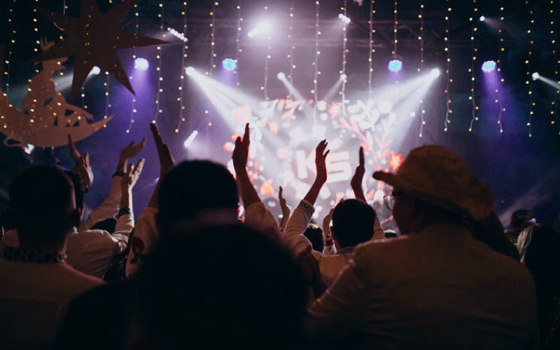 friends applauding performers at a club, enjoy Auckland, October 2024, NZ